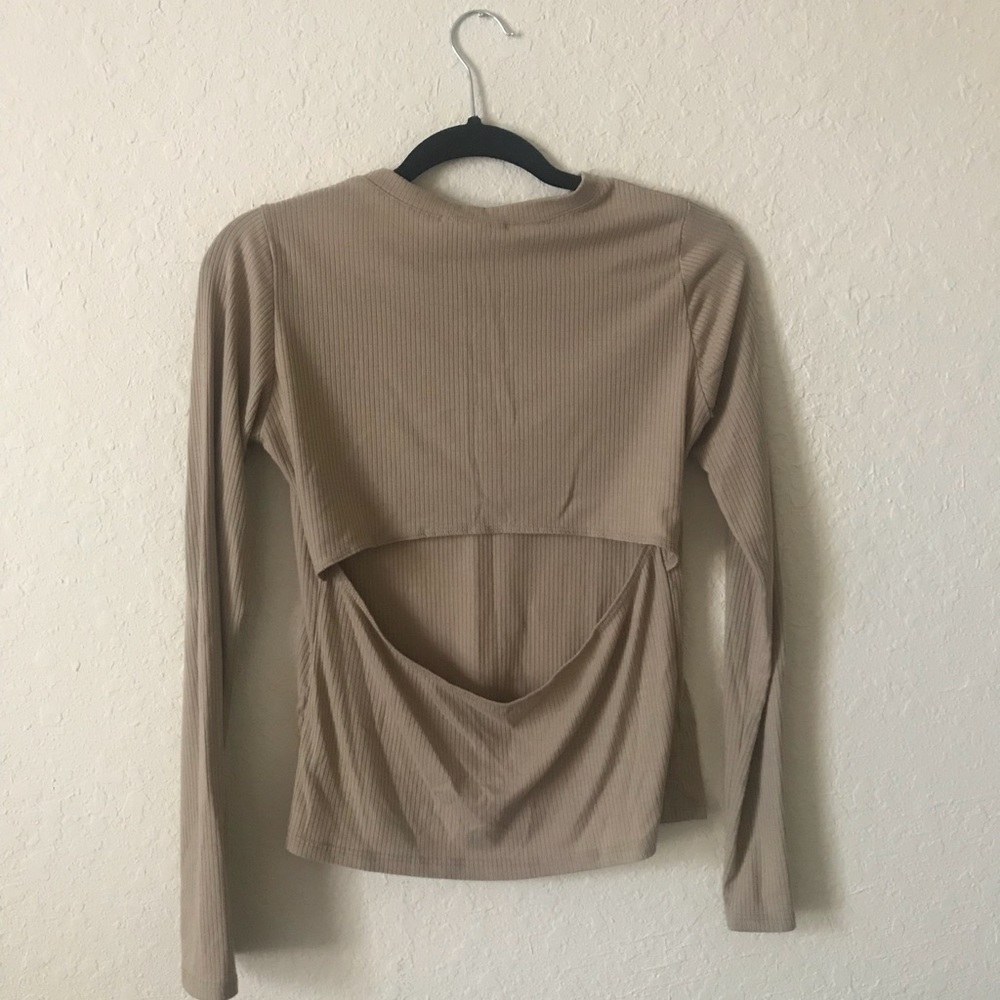 Fitted sweater with back cut out